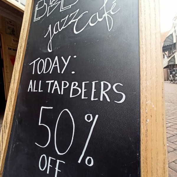 SALE!!!!<br />
Everything must go!<br />
Today, and today only: a 50% discount on all of our draft beers! Doors are open untill 21:00. Don't miss out!!