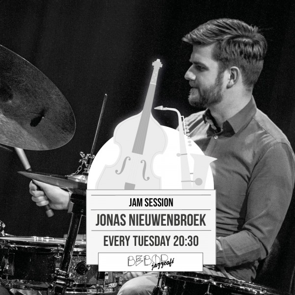 TONIGHT'S JAM SESSION | @jn_drums_ | ENGLISH BELOW |<br />
Actief als drummer, componist en leraar is Jonas een nieuwsgierige en onderzoekende muzikant. Met een brede interesse is Jonas op zoek naar verdieping. Momenteel leidt dat ertoe dat hij vol overgave met