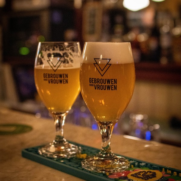 GEBROUWEN DOOR VROUWEN